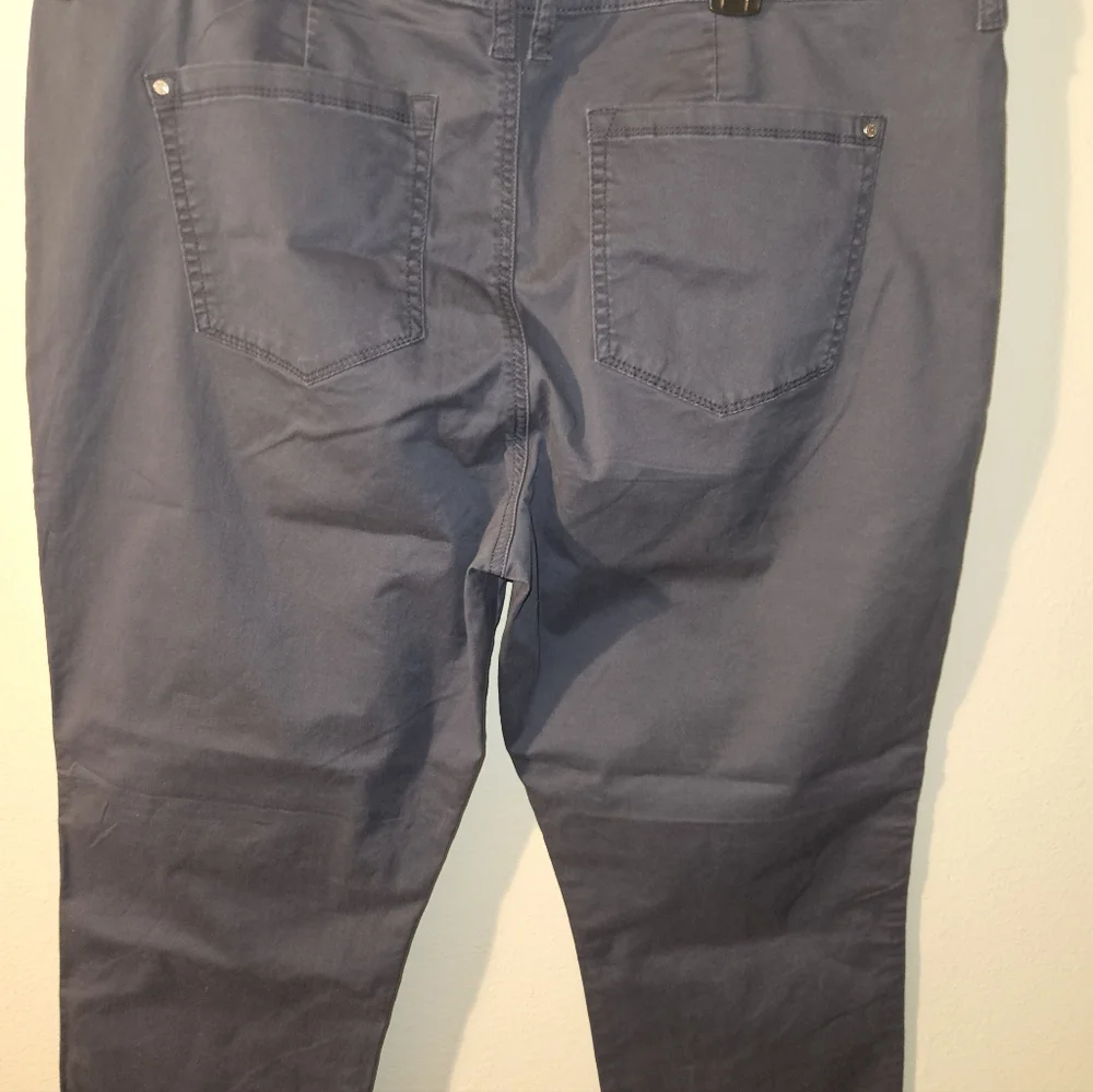 LEE Womans Weathered Blue Pants Size 18M - Picture 10 of 12